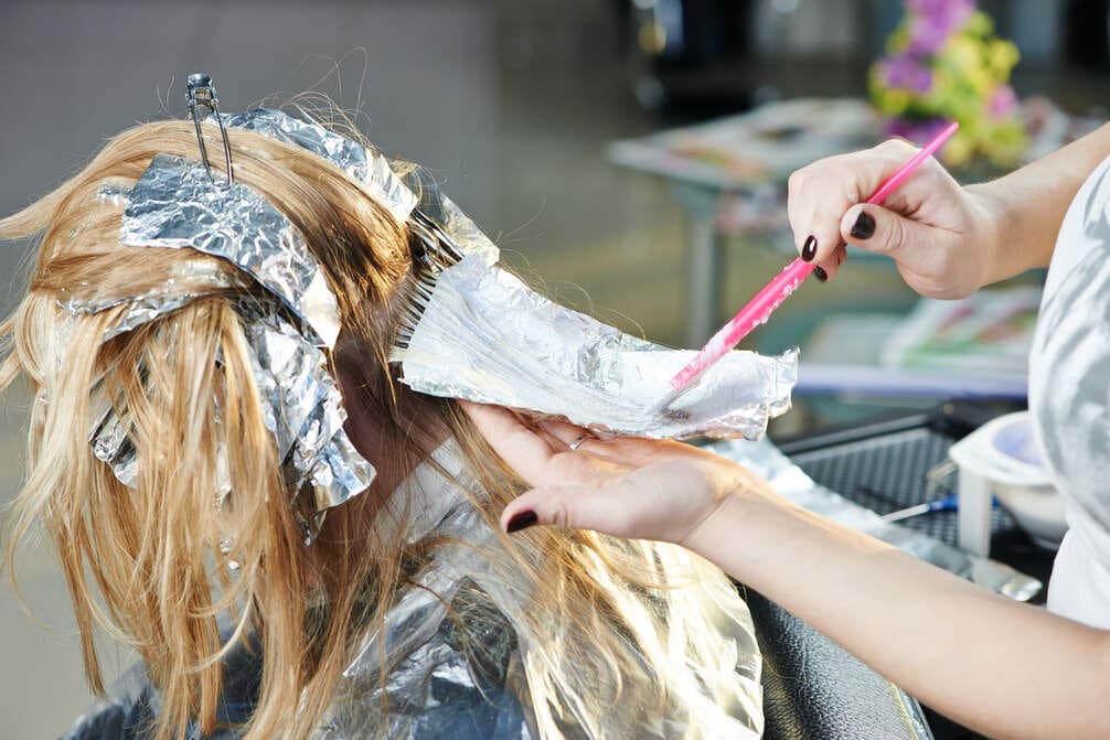 How Much to Tip a Hairdresser for Highlights